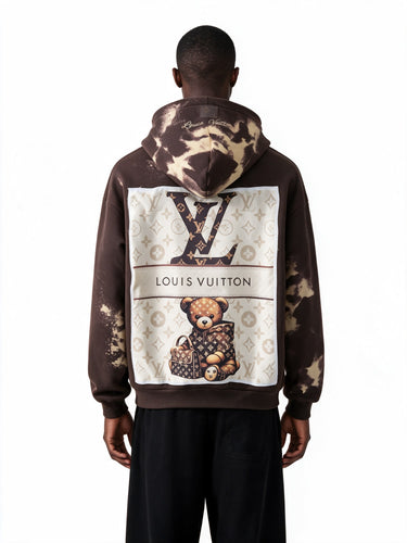Felpa LV Marrone Candeggiata Patch Orsetto vista retro indossata