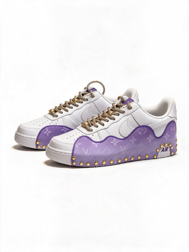 Sneaker Custom LV Bianca e Viola Sfumato con Lacci Brillantinati, paio vista laterale – Vietato Fumare Store