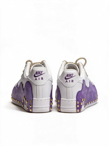 Sneaker Custom LV Bianca e Viola Sfumato con Lacci Brillantinati, paio vista posteriore